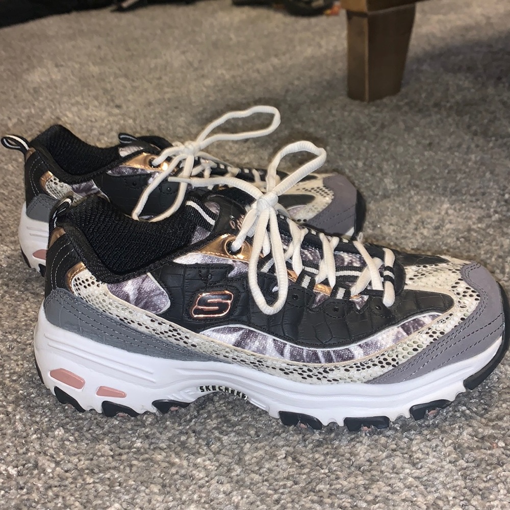 Sketchers memory foam tennis shoes